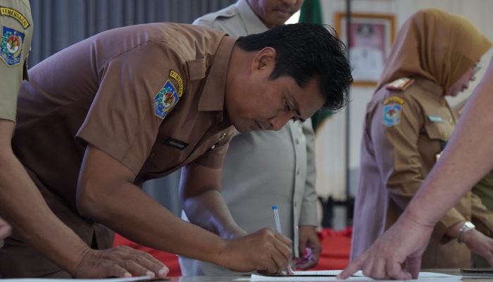Pemkot Palopo Teken Pakta Integritas 2025, Pj Wali Kota: Jangan Hanya Seremonial!