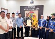 KPU Makassar Serahkan SK Penetapan Appi-Aliyah sebagai Wali Kota dan Wakil Wali Kota Terpilih