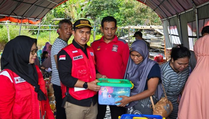 PMI Luwu Salurkan Bantuan untuk Korban Kebakaran di Salubua