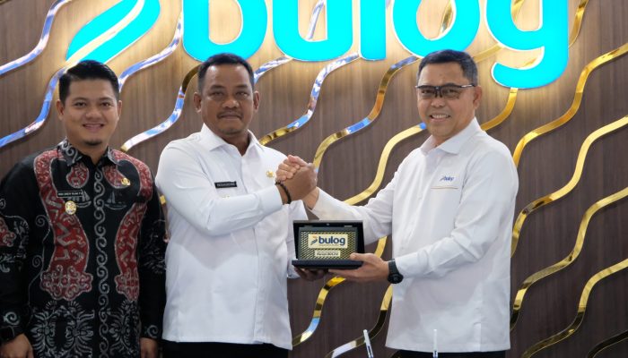 Pemkab Luwu dan Perum Bulog Teken MoU Pembangunan Sentra Penggilingan Padi