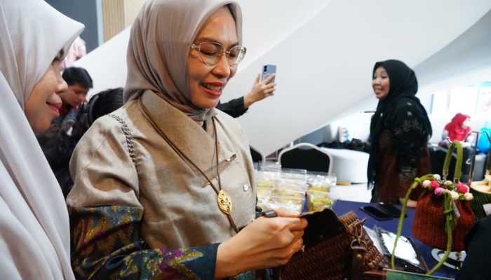 Ketua Dekranasda Lutim Ajak UMKM Kembangkan Produk Lokal Lewat FI3STA