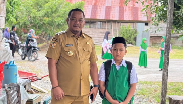 Patahudding Antar Putranya ke Sekolah, Implementasikan Gerakan Ayah Mengantar Anak